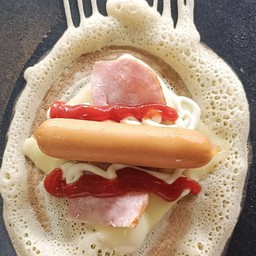 2ชิ้นไส้เบคอน+ไส้กรอก+ชีสแผ่น