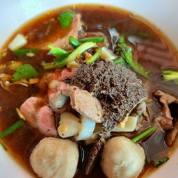 ก๋วยเตี๋ยวเนื้อรวม