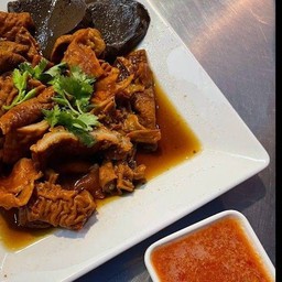 ไล้พะโล้+เลือด