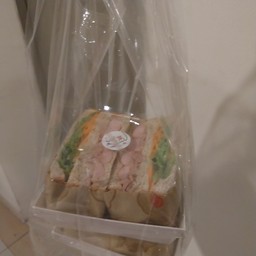 แซนวิชเกาหลีไส้กรอก ปูอัด