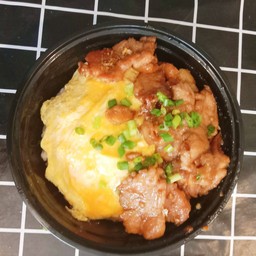 ข้าวไข่ข้นหมูกระเทียม