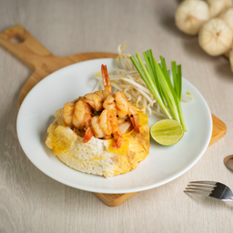 ผัดไทกุ้งสดห่อไข่