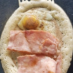 2ชิ้นไส้เบคอน+ไข่นก