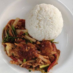 ข้าวผัดพริกเผาหมูชิ้น