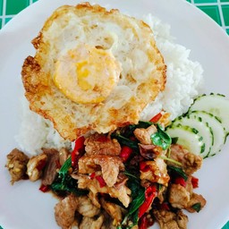 ข้าวกะเพราหมูชิ้น+ไข่ดาว