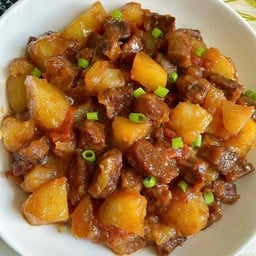 เนื้อตุ๋นมันฝรั่ง 红烧牛肉