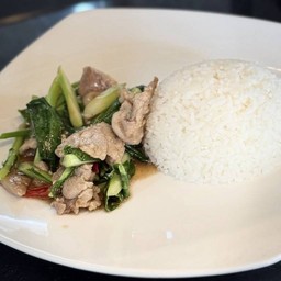 ผัดคะน้าราดข้าวหมู