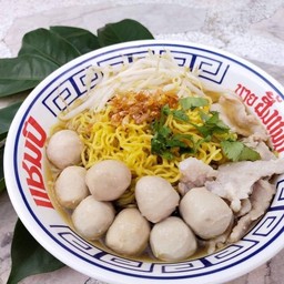 ก๋วยเตี๋ยวแชมป์ - หน้าตลาดหมู่บ้านอรรถพร(สระบัว)