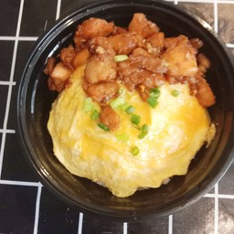 ข้าวไข่ข้นไก่กระเทียม