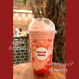 นมสดสตรอวเบอร์รีสมูทตี้