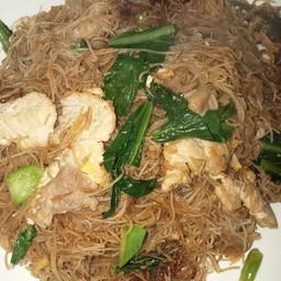 ผัดซีอิ๊วเส้นหมี่หมู