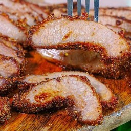 ข้าวหน้าสันคอหมูคลุกฝุ่น