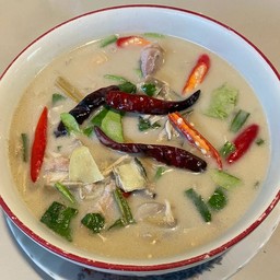 ต้มข่าไก่ใส่หัวปลี