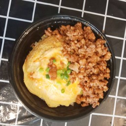 ข้าวไข่ข้นหมูสับกระเทียม