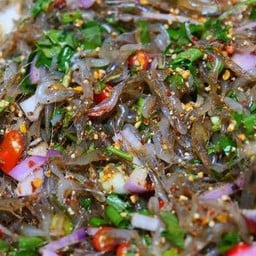 ยำยำกุ้งเต้น