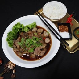 เนื้อเฮง ก๋วยเตี๋ยวเนื้อวัวตุ๋น-หมูตุ๋น แจ้งวัฒนะ