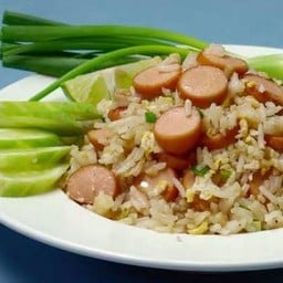 ข้าวผัดไส้กรอก
