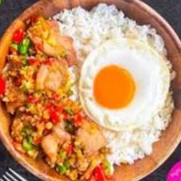 ข้าวหมูทอดคั่วพริกเกลือไข่ดาว