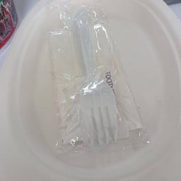 ชุดจานช้อนมส้อม