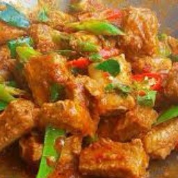 ผัดเผ็ดกระดูกซี่โครงหมู