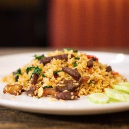 ข้าวผัดกะเพราเนื้อเค็ม