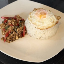 ข้าวผัดกระเพราไก่