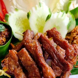 หมูทอดนมสดและน้ำพริกข่าปลาร้าหอม