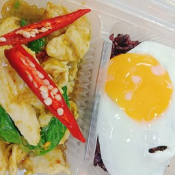ข้าวเขียวหวานไก่ไข่ดาวข้าวไรซ์เบอรี่คลีน