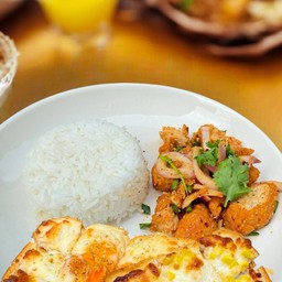 Tier Tail : ข้าวยำไก่แซ่บ & ขนมปังปิ้ง จัดจ้าน ย่านประเวศ