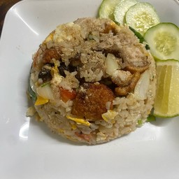 ข้าวผัดหมูกรอบ