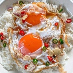 ข้าวไข่ดาวน้ำปลากวน