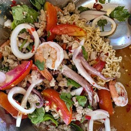 ยำมาม่ารวมมิตรทะเล