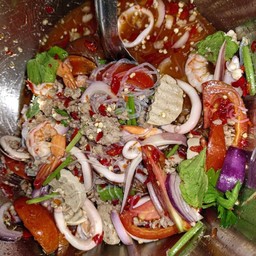 ยำวุ้นเส้นรวมมิตรทะเล