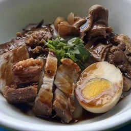 ก๋วยจั๊บน้ำข้น/แห้ง เจ๊รีย์ เจ้าเก่าตลาดสุขสวัสดิ์ สุขสวัสดิ๋