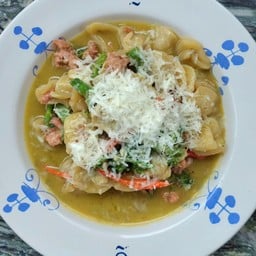 พาสต้าชีส,ไส้กรอกและบล็อกโคลี่