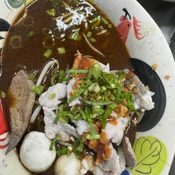 ก๋วยเตี๋ยวหมูรวม มาม่า 2 ก้อน