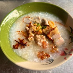 ข้าวต้มโบราณ รวมหมูเพิ่มหมูกรอบ หอมเจียวหอมๆๆ