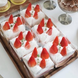 สตอเบอรี่ช็อทเค้ก