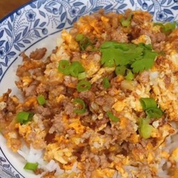 ข้าวหน้าไข่คั่วหมูสับ