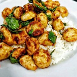 พริกแกงลูกชิ้นราดข้าวคะ