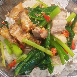 ข้าวคน้าหมูกรอบไข่ดาว
