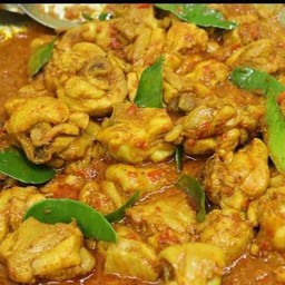 เครื่องแกงไก่ราดข้าว