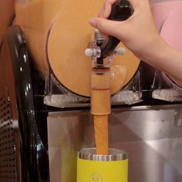 สลัชชี่นมชาไทย