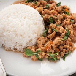 พริกแกงหมูสับราดข้าวคะ