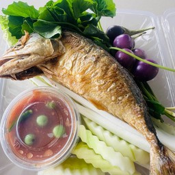 ชุดปลาทูทอด+น้ำพริกกะปิผัก