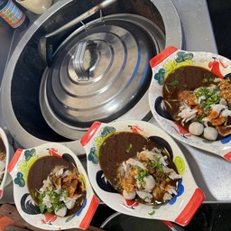 ก๋วยเตี๋ยวหมูรวมหมี่เหลือง 2 ก้อน
