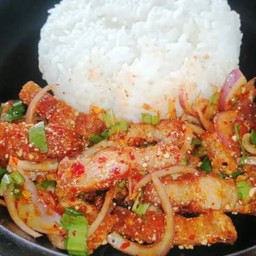ข้าวน้ำตกหมูกรอบ