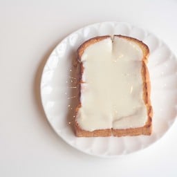 ขนมปังอบซอสนมสด