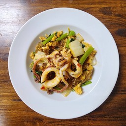 สุกี้ผัดแห้งปลาหมึก