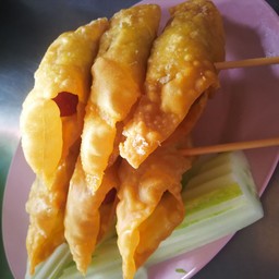 เกี๊ยวใส้กรอกแดงชุดละ